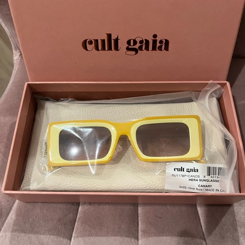 NWT Cult Gaia Hera Rectangle Sunglasses Canary Yellow